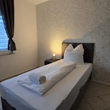 Exklusive Fuer Monteure Und Reisende Inkl Parkplatz Lägenhet